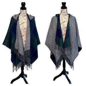 NWT Simply Noelle brand reversible poncho with hood